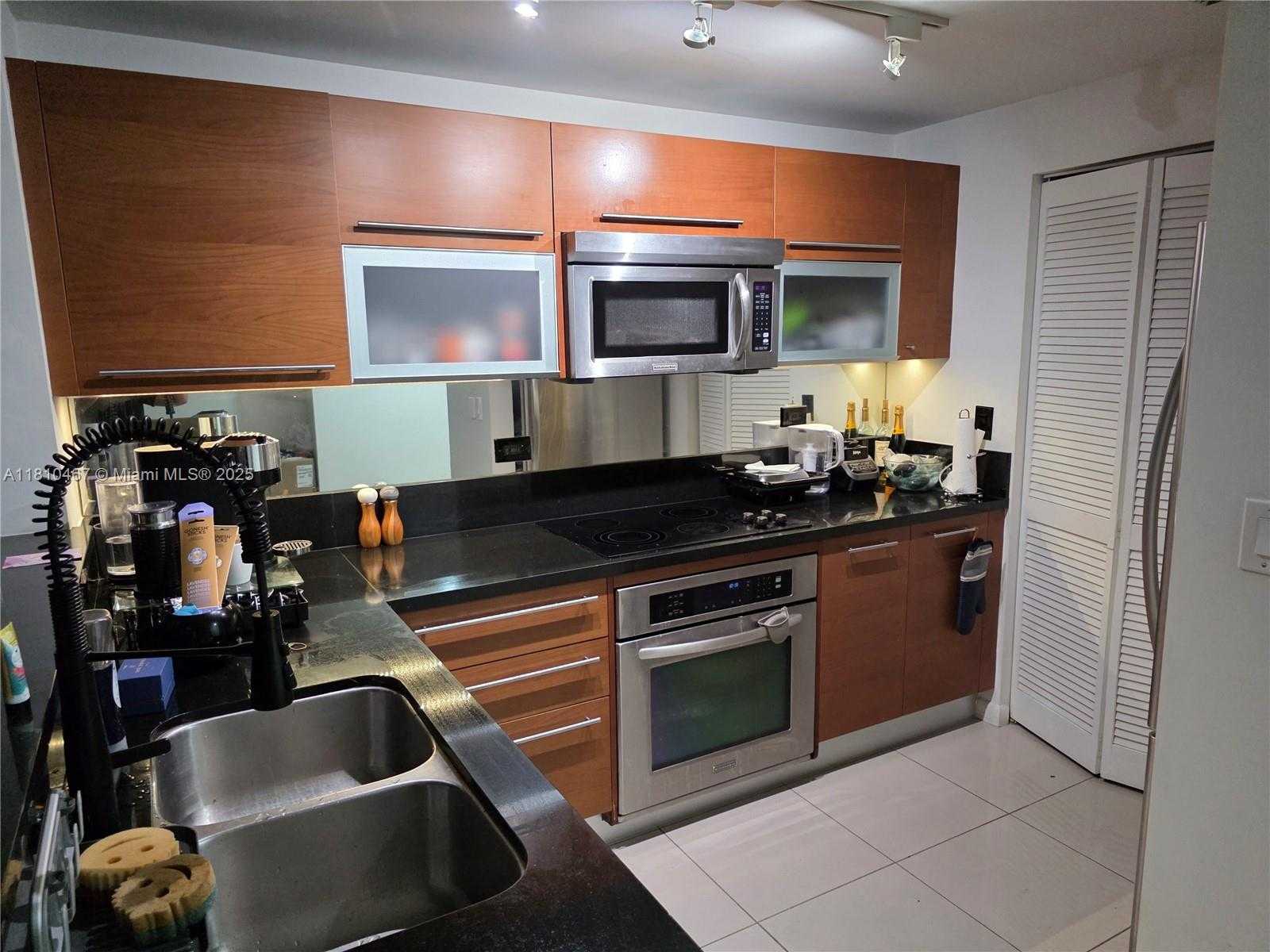 Small Image of 244 BISCAYNE BLVD #804, Miami Number 4