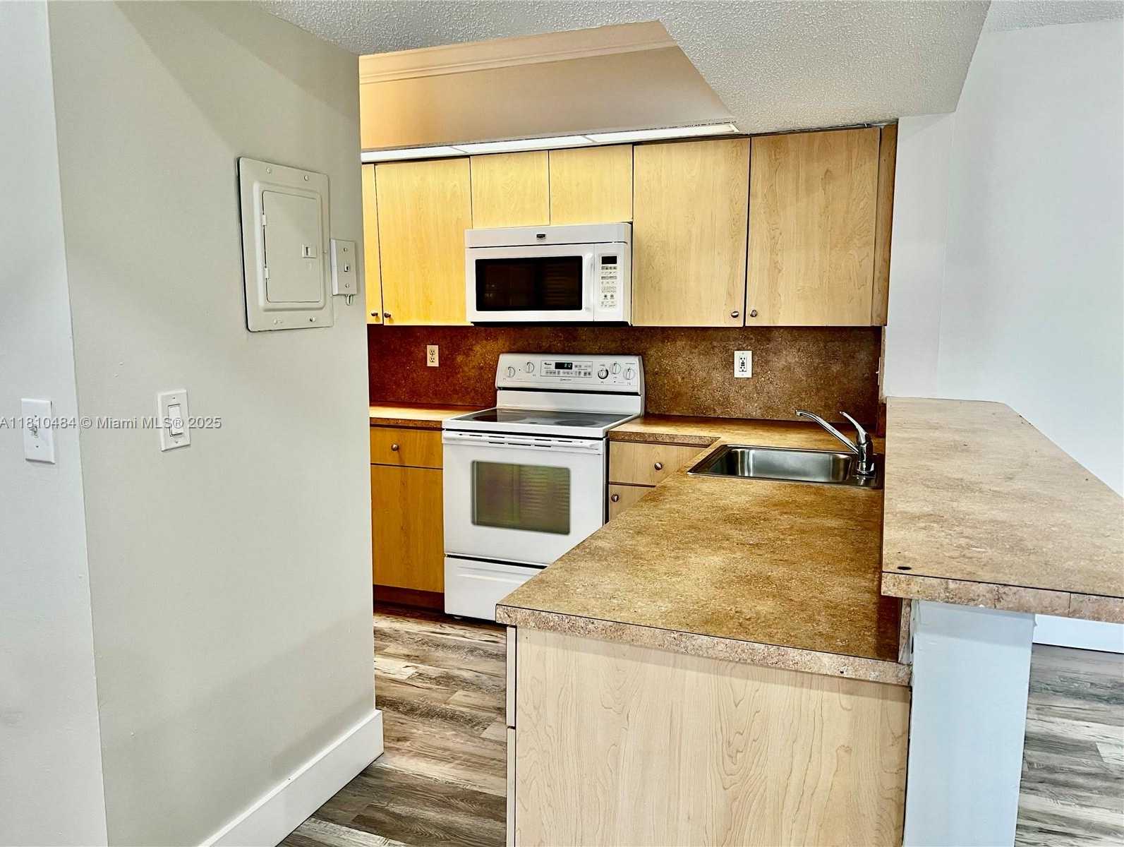 Small Image of 18850 NORTH WEST 57TH AVE #305, Hialeah Number 10