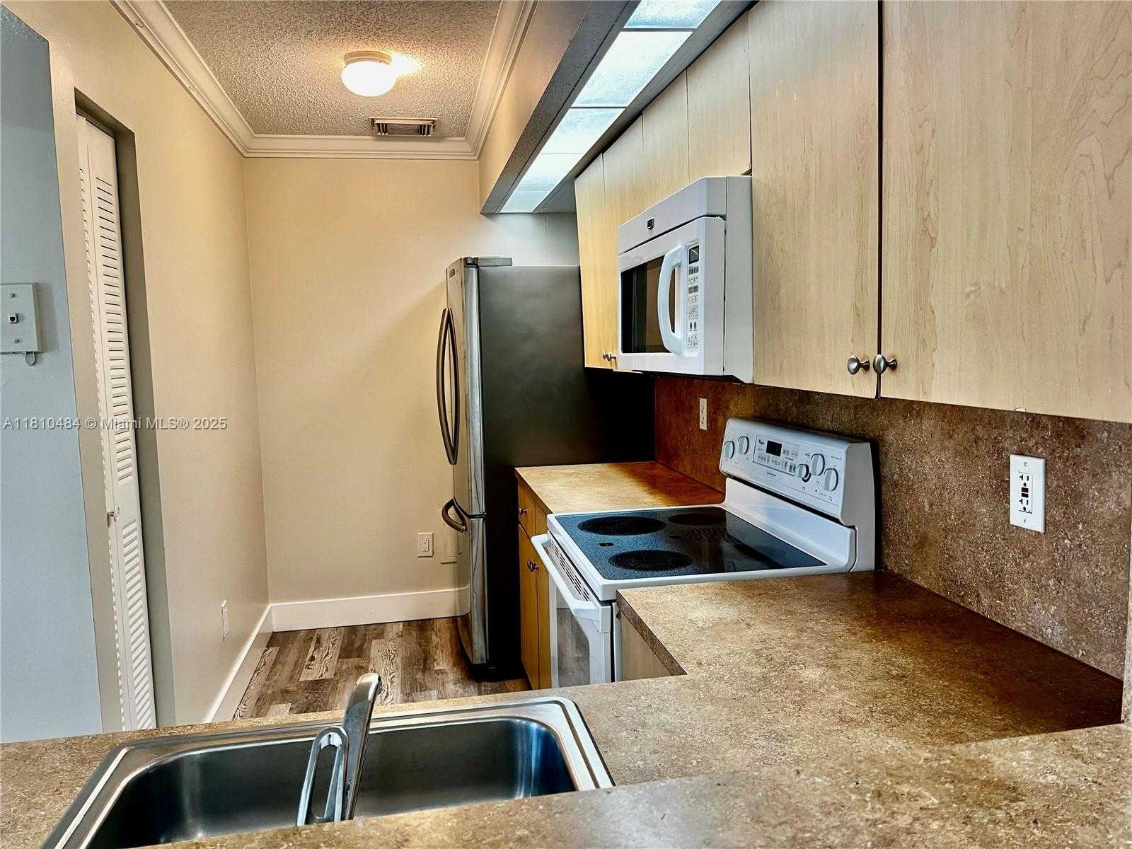 Small Image of 18850 NORTH WEST 57TH AVE #305, Hialeah Number 11
