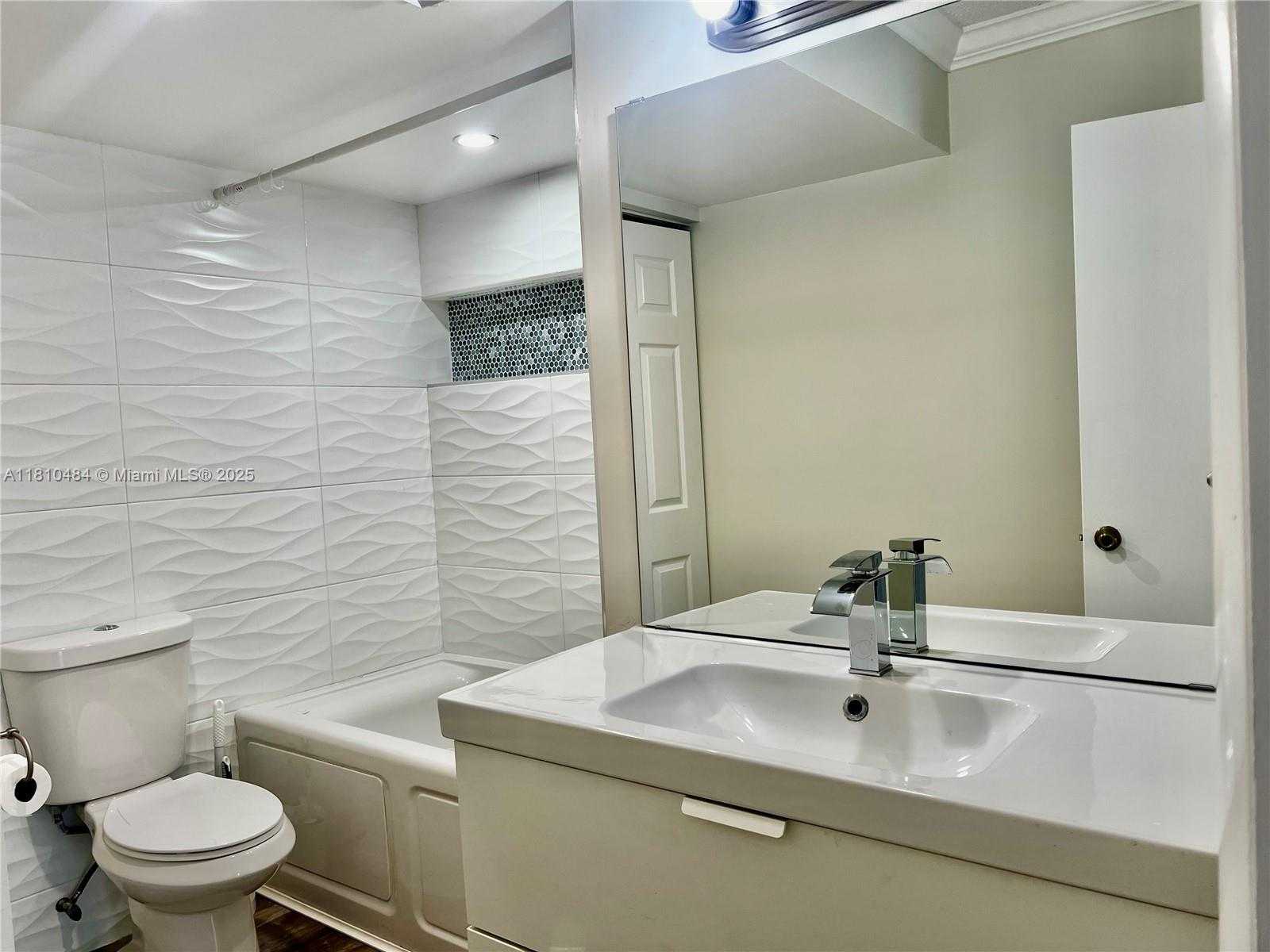 Small Image of 18850 NORTH WEST 57TH AVE #305, Hialeah Number 24