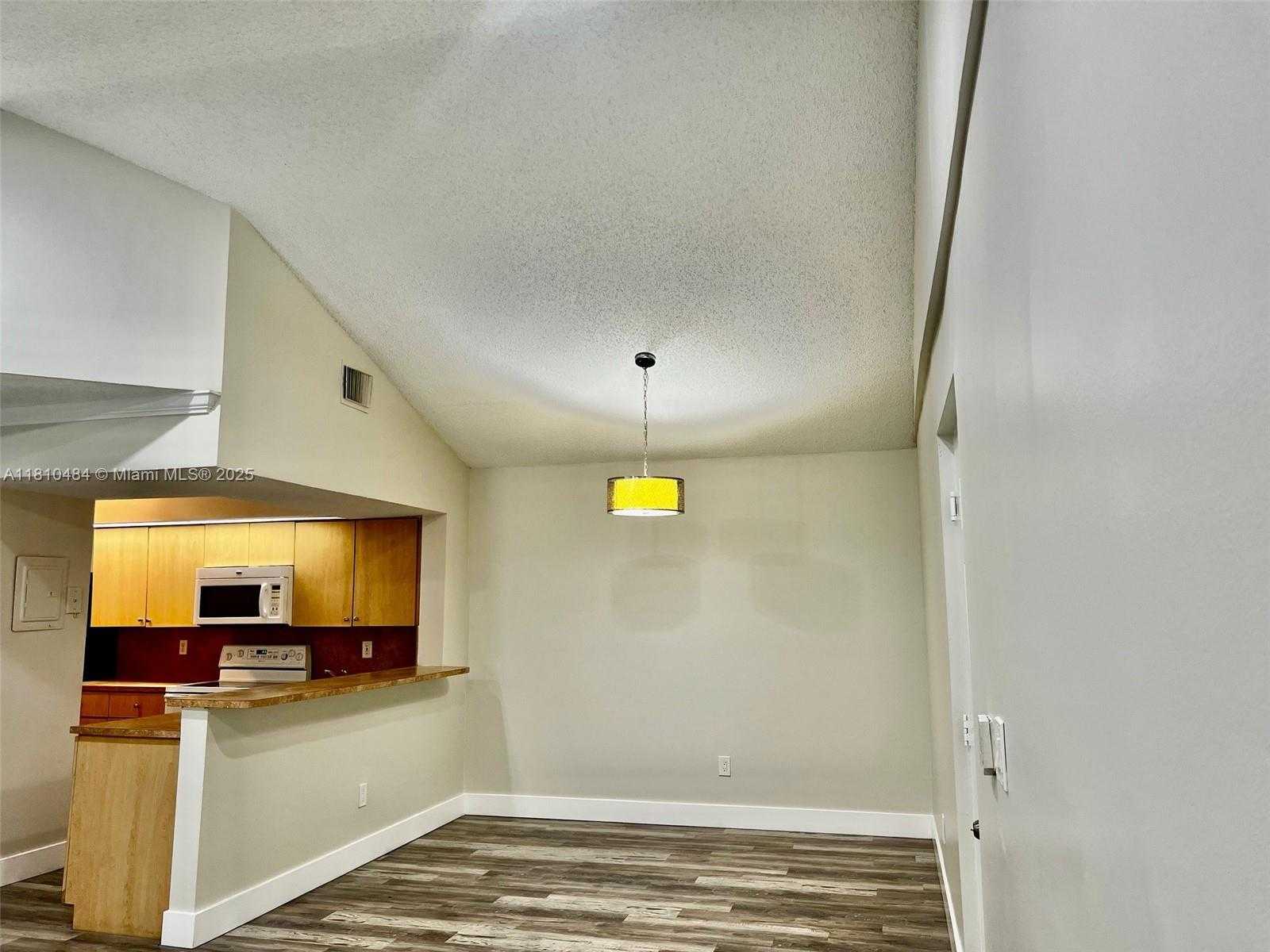 Small Image of 18850 NORTH WEST 57TH AVE #305, Hialeah Number 3
