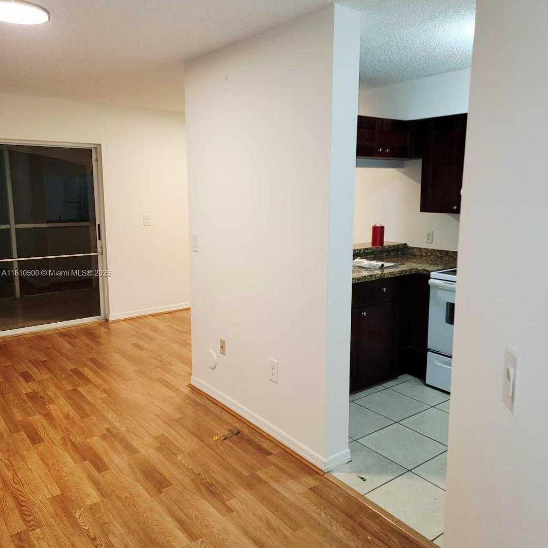 Small Image of 4555 NORTH WEST 99TH AVE #102, Doral Number 6