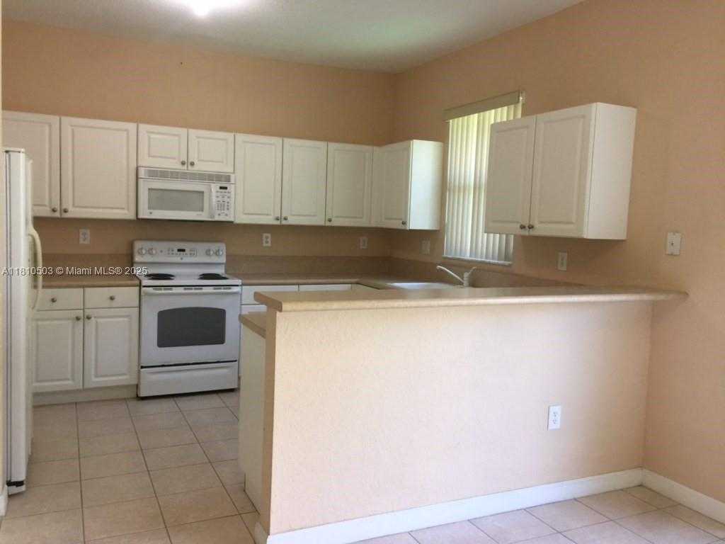 Small Image of 12861 SOUTH WEST 134TH ST, Miami Number 3