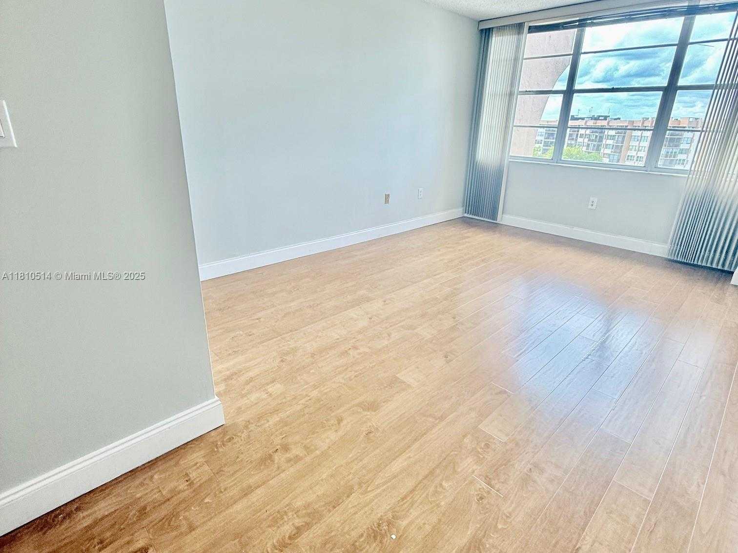 Small Image of 1300 SAINT CHARLES PL #PH2, Pembroke Pines Number 14