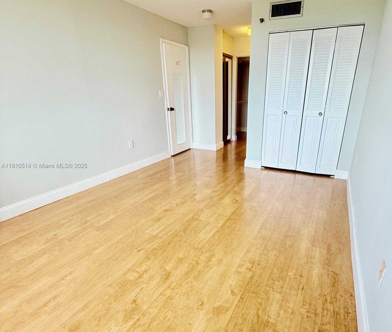 Small Image of 1300 SAINT CHARLES PL #PH2, Pembroke Pines Number 15