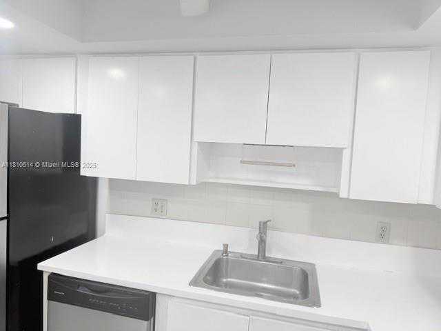 Small Image of 1300 SAINT CHARLES PL #PH2, Pembroke Pines Number 3