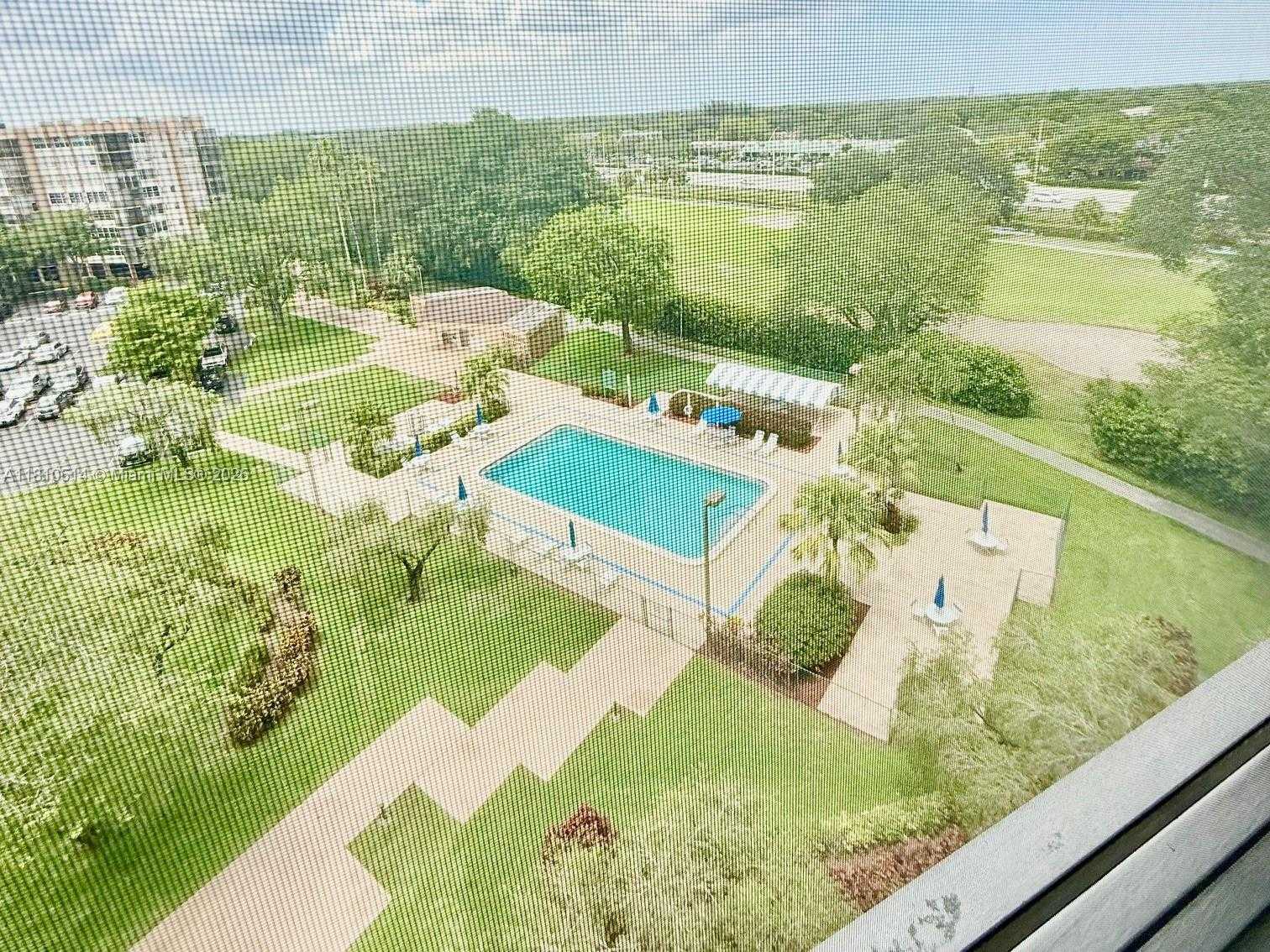 Small Image of 1300 SAINT CHARLES PL #PH2, Pembroke Pines Number 8