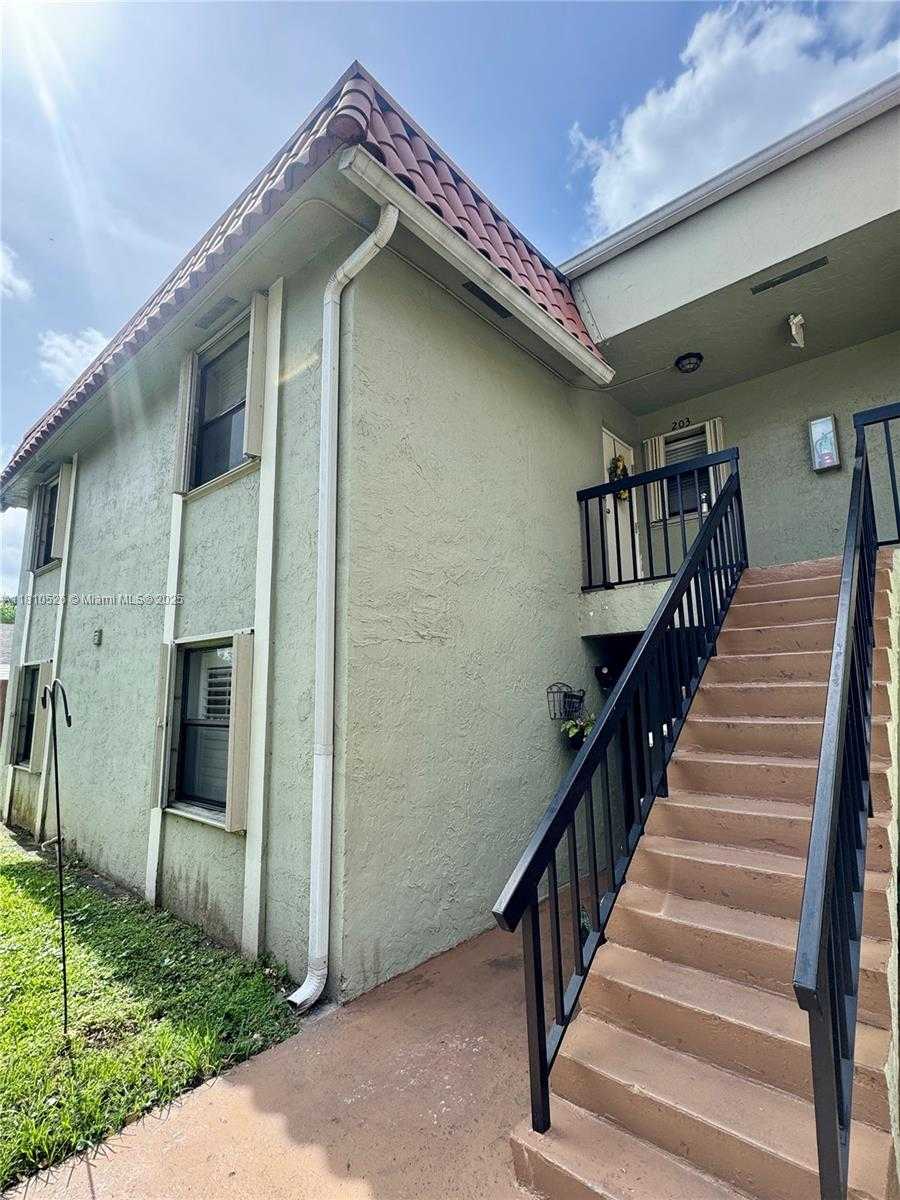 Small Image of 9722 HAMMOCKS BLVD #203, Miami Number 14