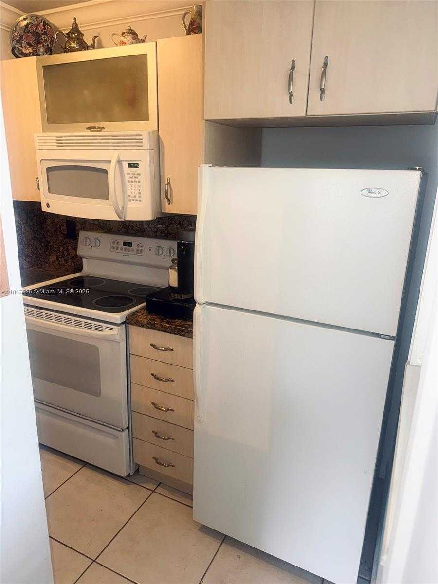 Small Image of 9722 HAMMOCKS BLVD #203, Miami Number 5
