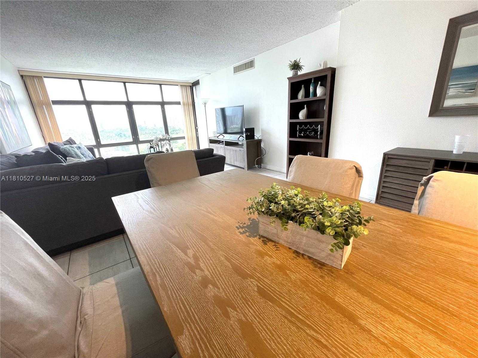 Small Image of 3375 NORTH COUNTRY CLUB DR #1406, Aventura Number 4