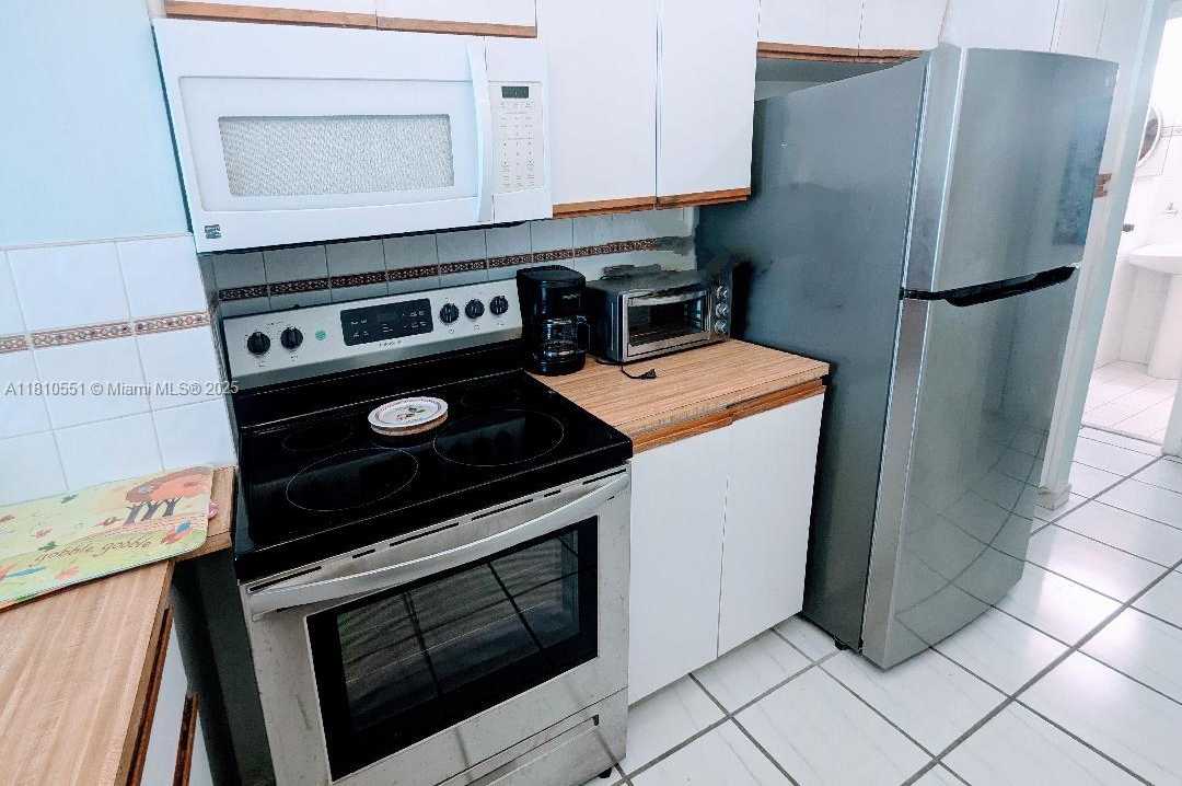 Small Image of 2655 COLLINS AVE #2409, Miami Beach Number 12