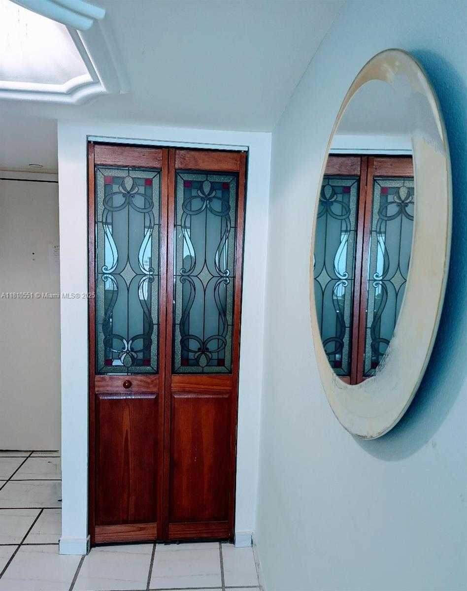 Small Image of 2655 COLLINS AVE #2409, Miami Beach Number 13