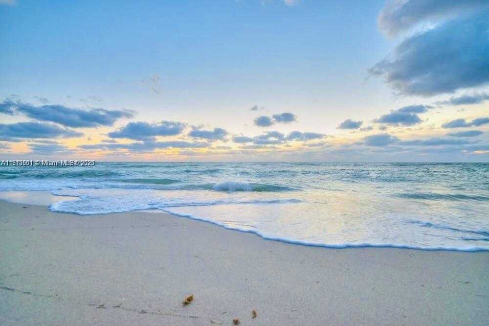Small Image of 2655 COLLINS AVE #2409, Miami Beach Number 21