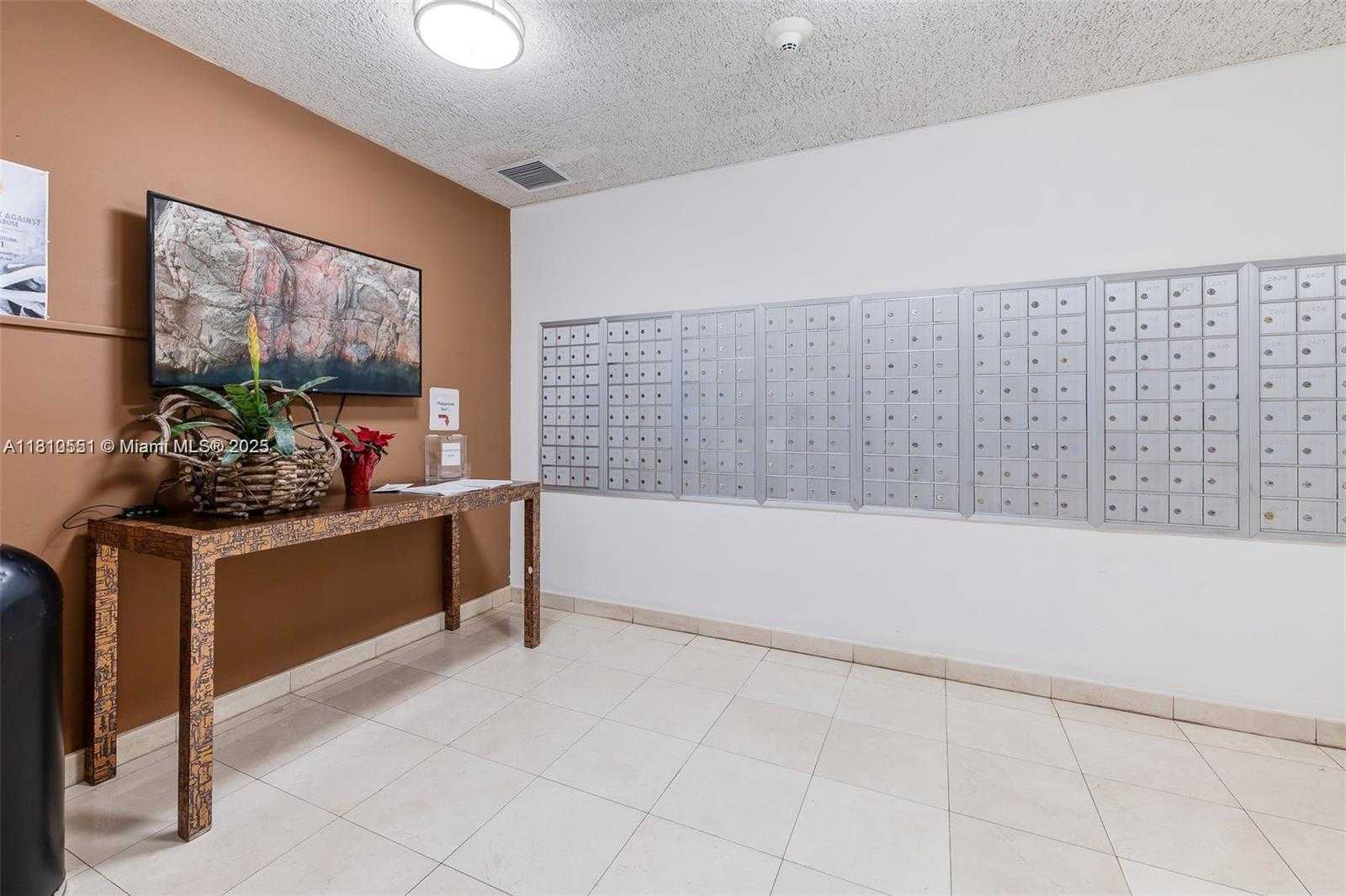 Small Image of 2655 COLLINS AVE #2409, Miami Beach Number 22