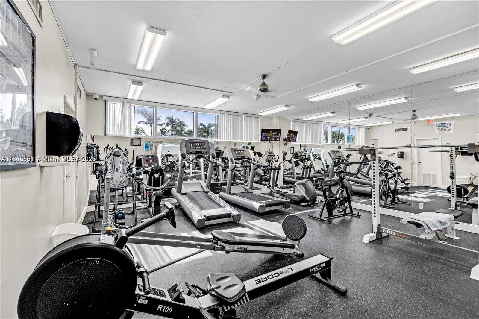 Small Image of 2655 COLLINS AVE #2409, Miami Beach Number 23