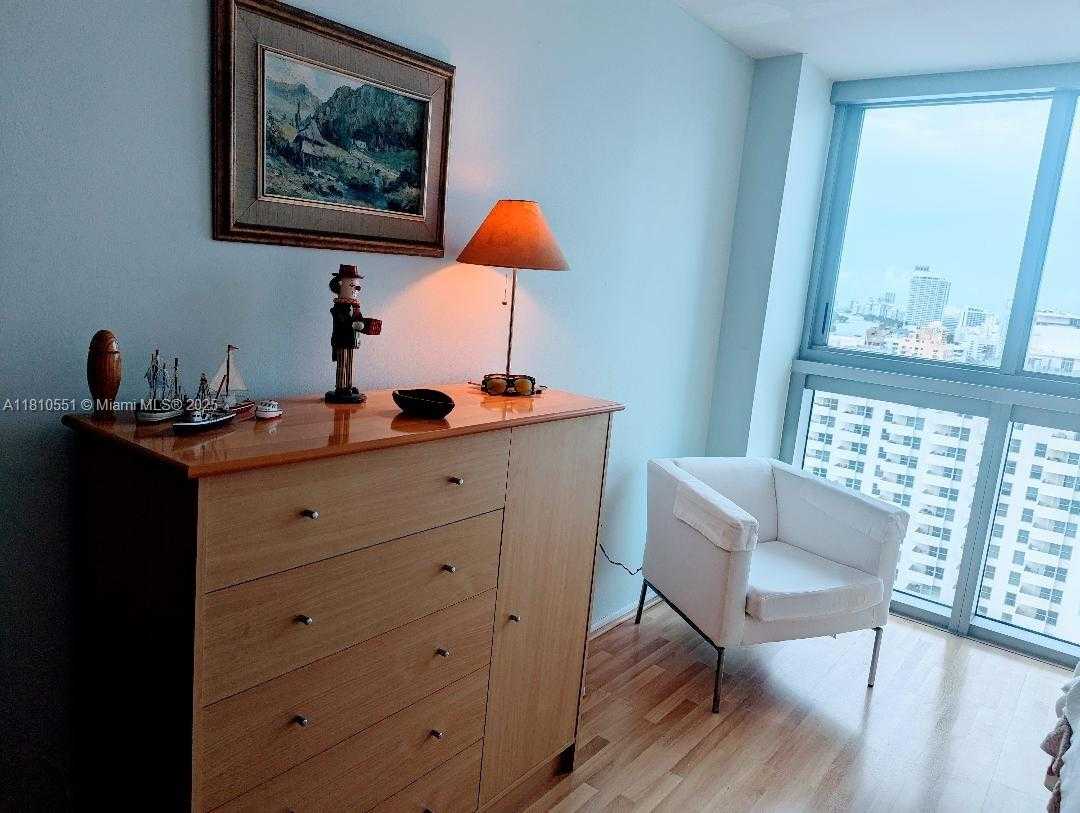 Small Image of 2655 COLLINS AVE #2409, Miami Beach Number 5