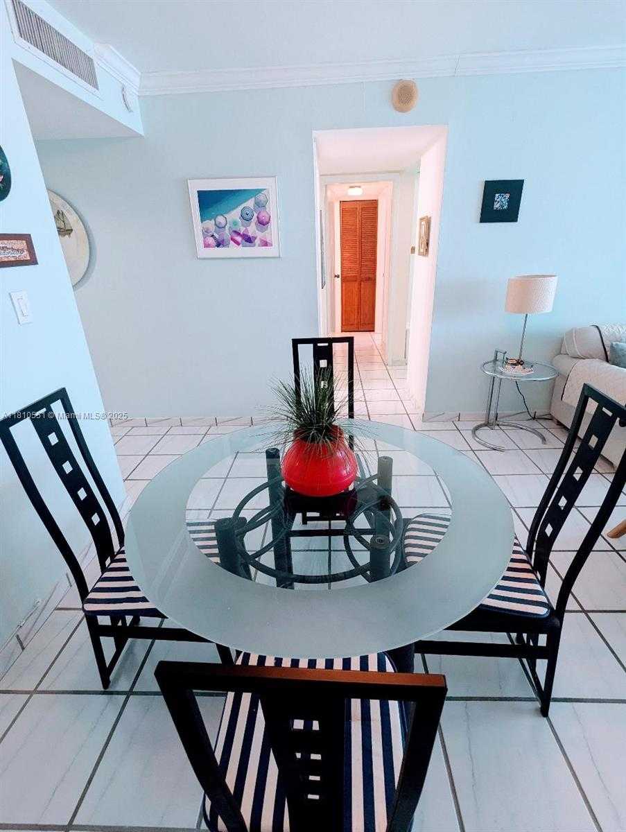 Small Image of 2655 COLLINS AVE #2409, Miami Beach Number 9