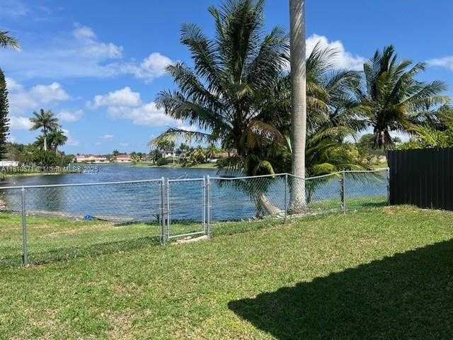 Small Image of 6983 SOUTH WEST 161ST PL, Miami Number 27