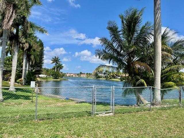 Small Image of 6983 SOUTH WEST 161ST PL, Miami Number 28