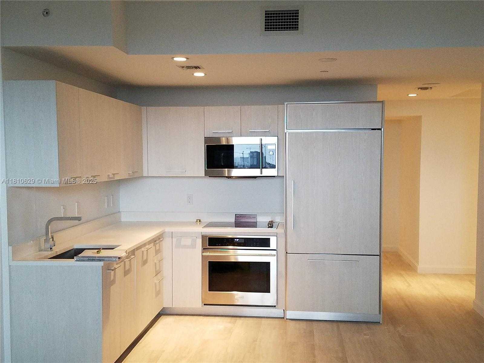 Small Image of 45 SOUTH WEST 9TH ST #4010, Miami Number 6