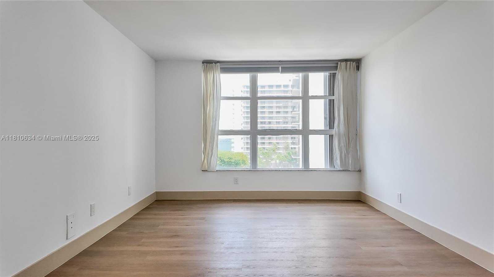 Small Image of 1440 BRICKELL BAY DR #702, Miami Number 3