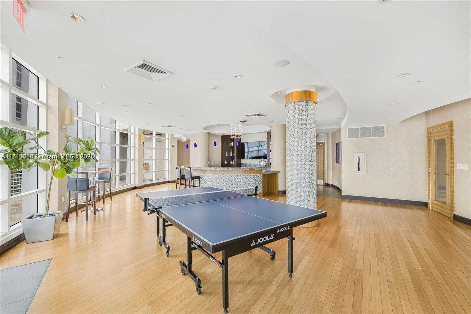 Small Image of 244 BISCAYNE BLVD #301, Miami Number 16