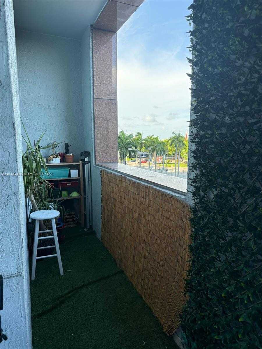 Small Image of 244 BISCAYNE BLVD #301, Miami Number 21