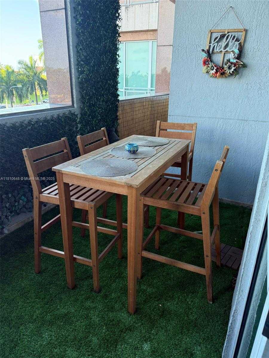 Small Image of 244 BISCAYNE BLVD #301, Miami Number 4