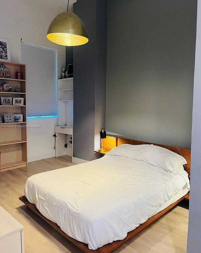 Small Image of 244 BISCAYNE BLVD #301, Miami Number 7