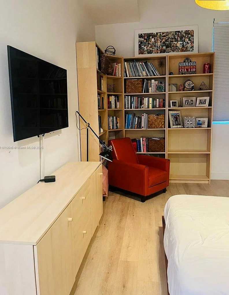 Small Image of 244 BISCAYNE BLVD #301, Miami Number 8