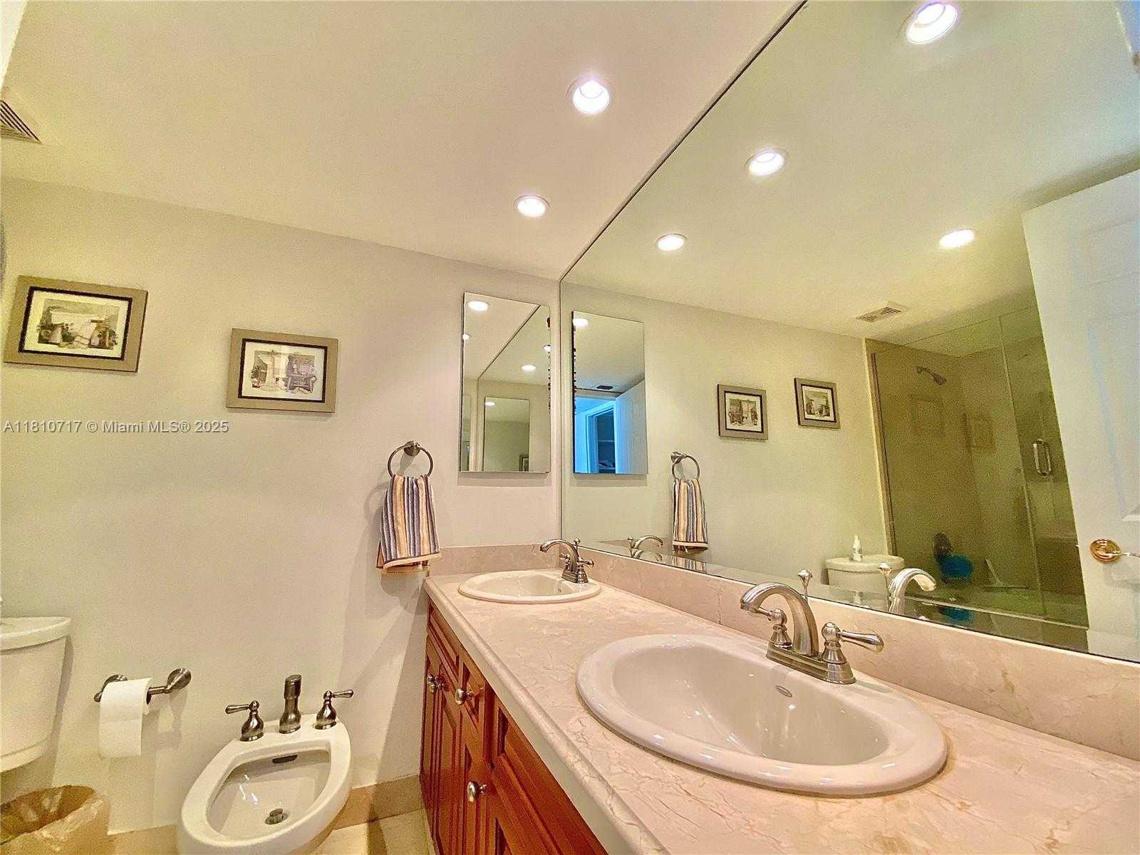 Small Image of 1627 BRICKELL AVE #2005, Miami Number 13