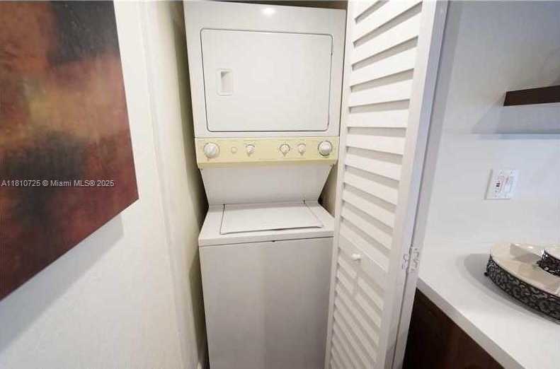 Small Image of 900 BAY DR #1009, Miami Beach Number 11