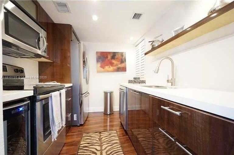 Small Image of 900 BAY DR #1009, Miami Beach Number 4
