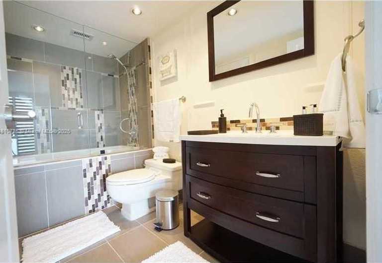 Small Image of 900 BAY DR #1009, Miami Beach Number 9