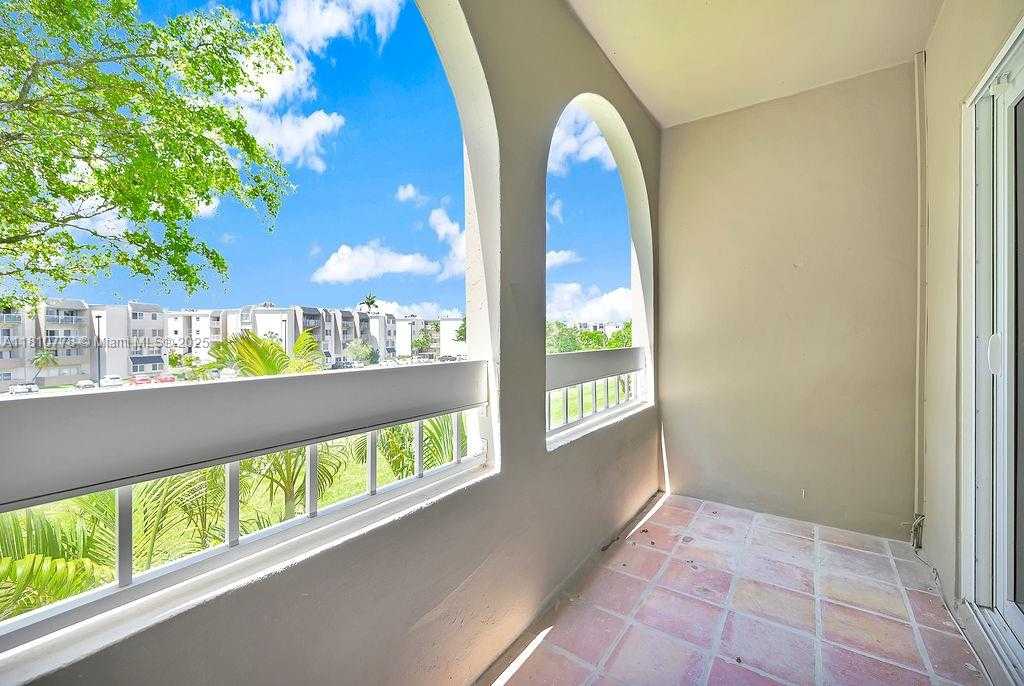 Small Image of 7720 CAMINO REAL #E-311, Miami Number 10