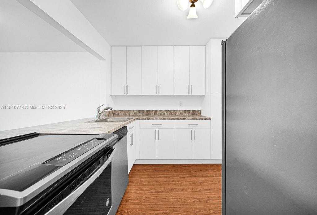 Small Image of 7720 CAMINO REAL #E-311, Miami Number 14