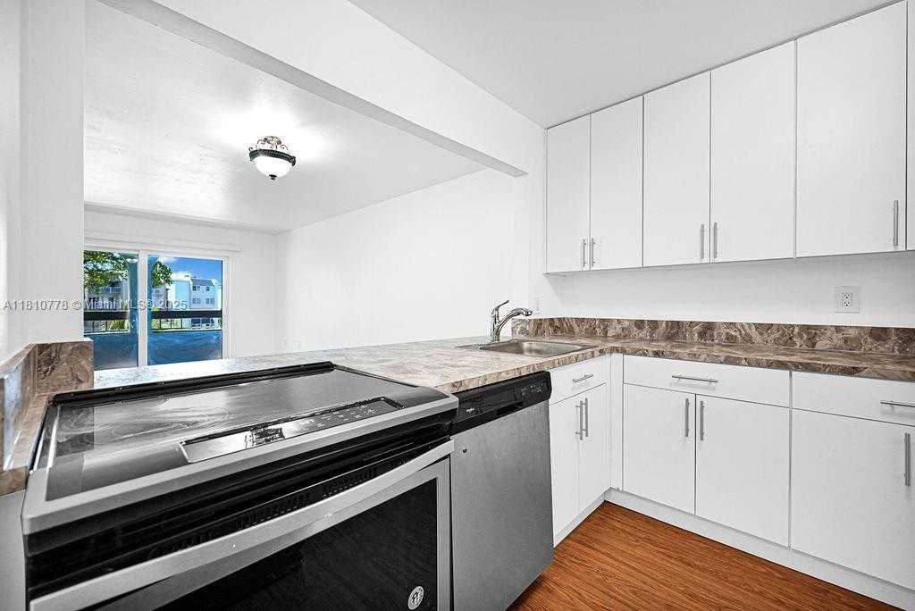 Small Image of 7720 CAMINO REAL #E-311, Miami Number 15