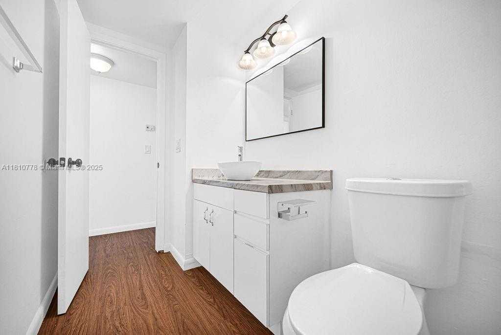 Small Image of 7720 CAMINO REAL #E-311, Miami Number 30