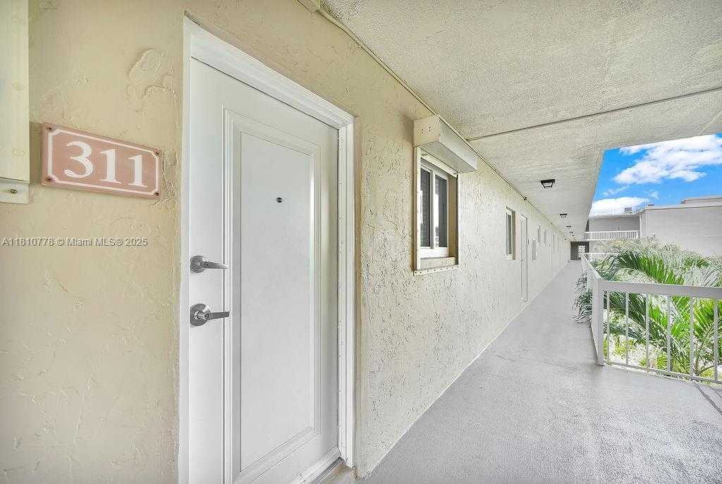 Small Image of 7720 CAMINO REAL #E-311, Miami Number 5