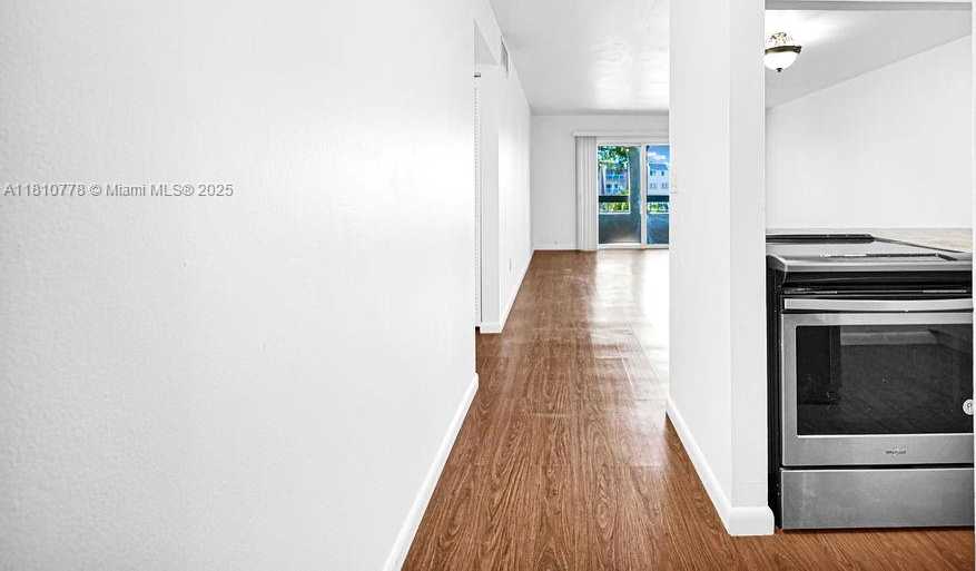 Small Image of 7720 CAMINO REAL #E-311, Miami Number 6
