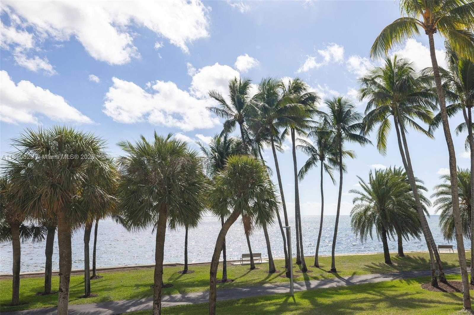 Small Image of 2 GROVE ISLE DR #B503, Miami Number 31