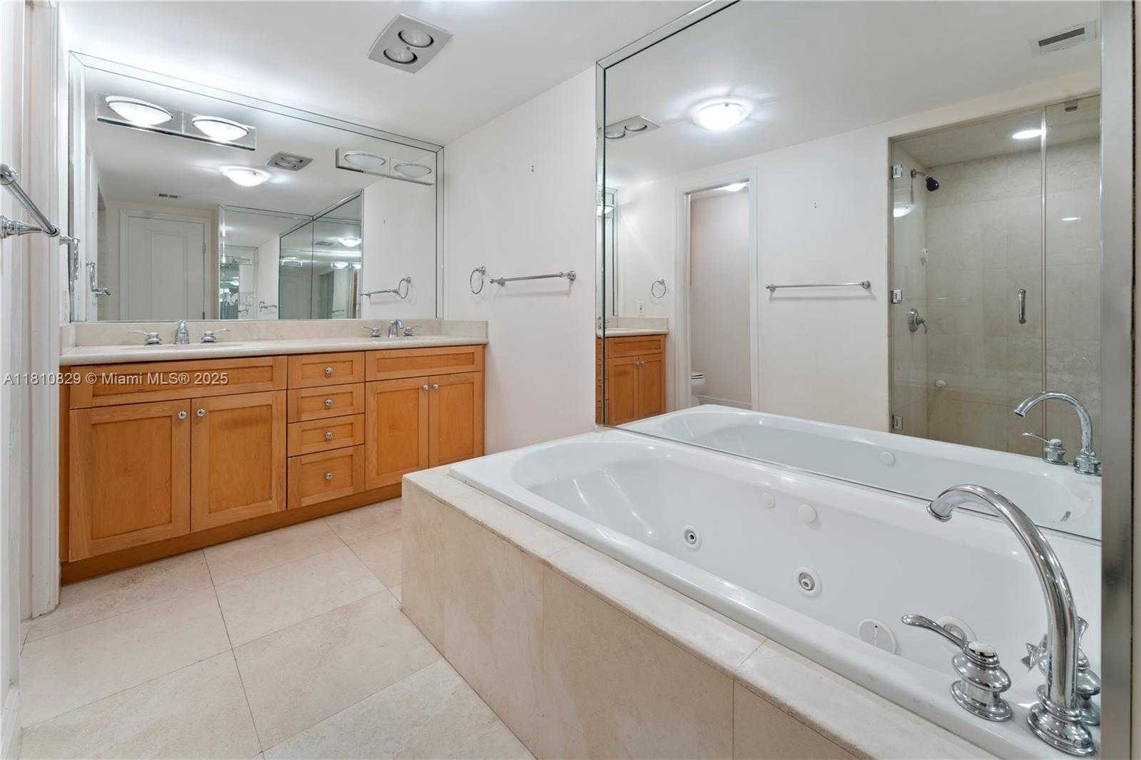 Small Image of 2 GROVE ISLE DR #B503, Miami Number 6