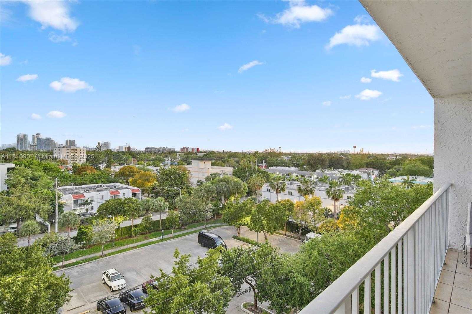 Small Image of 650 NORTH EAST 64TH ST #GPH7, Miami Number 27