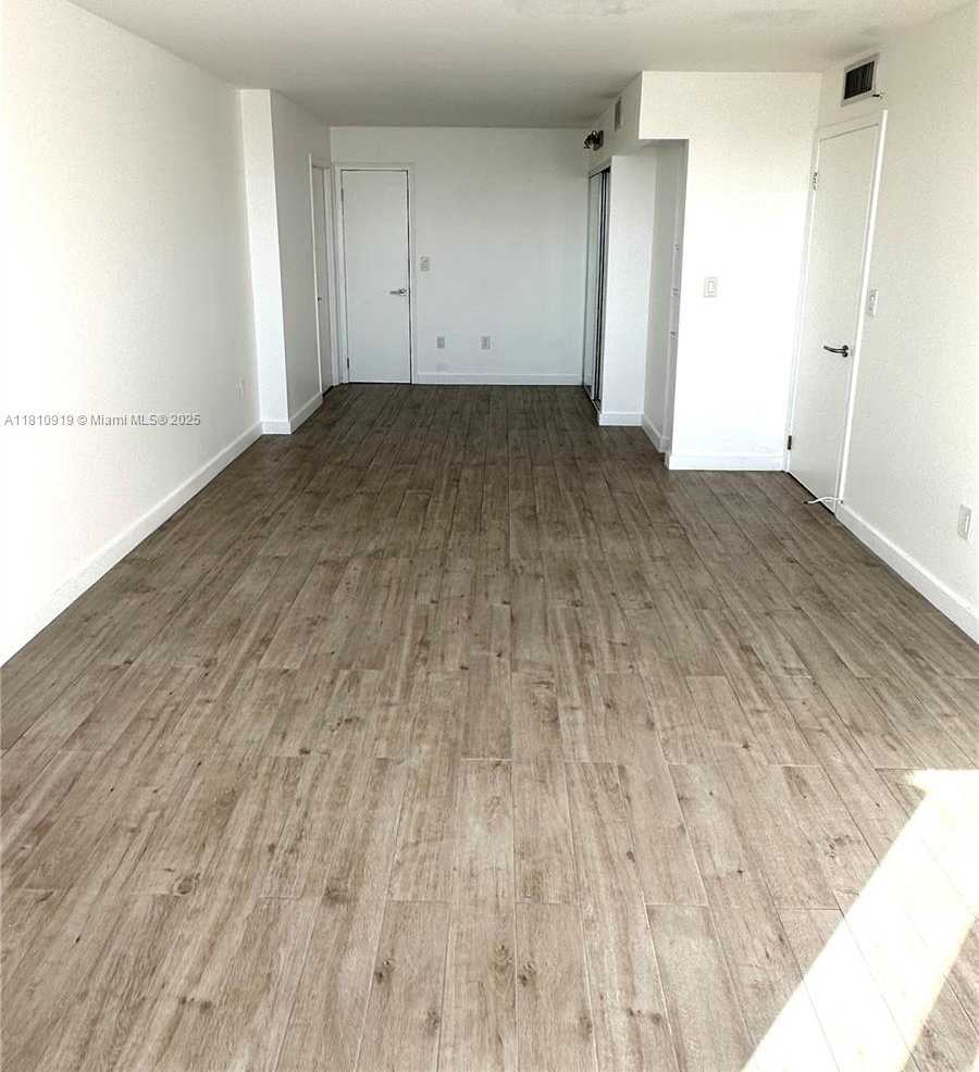 Small Image of 11 ISLAND AVE #1504, Miami Beach Number 13