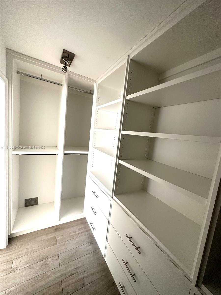 Small Image of 11 ISLAND AVE #1504, Miami Beach Number 15