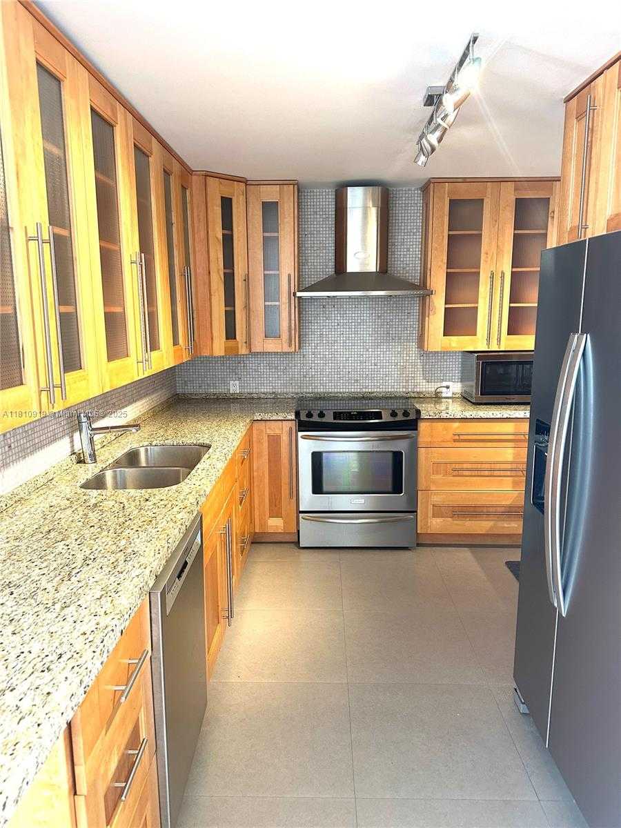 Small Image of 11 ISLAND AVE #1504, Miami Beach Number 3