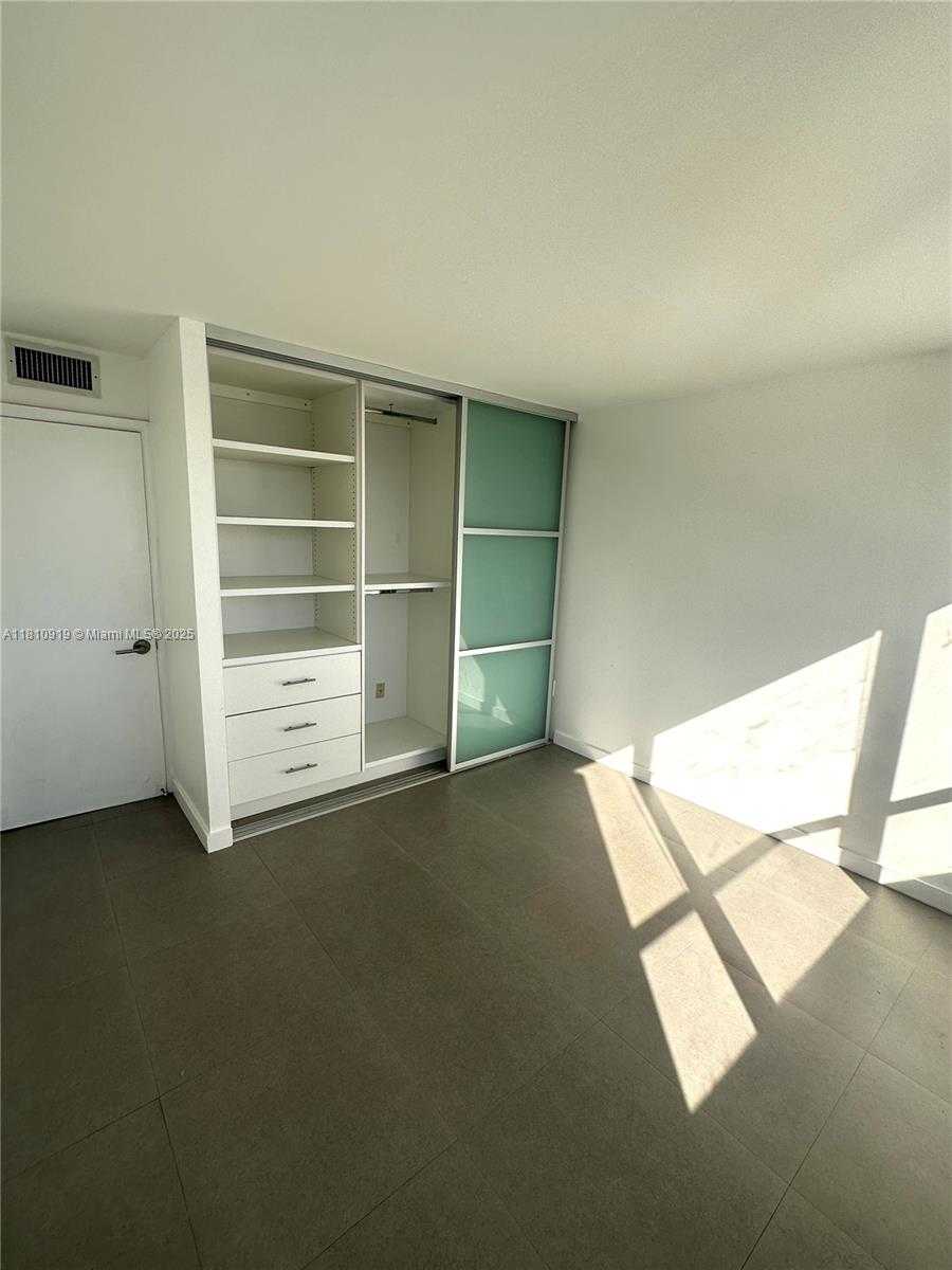 Small Image of 11 ISLAND AVE #1504, Miami Beach Number 9