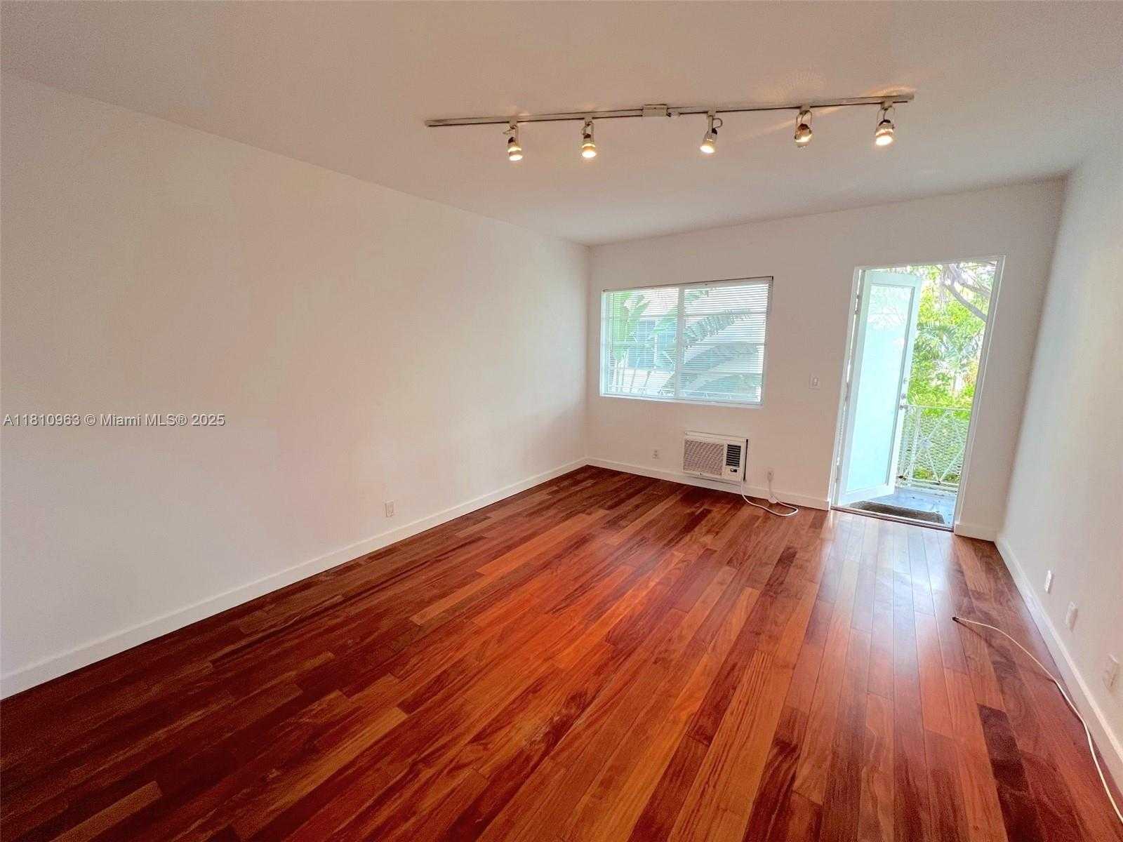 Small Image of 1235 EUCLID AV #14, Miami Beach Number 2