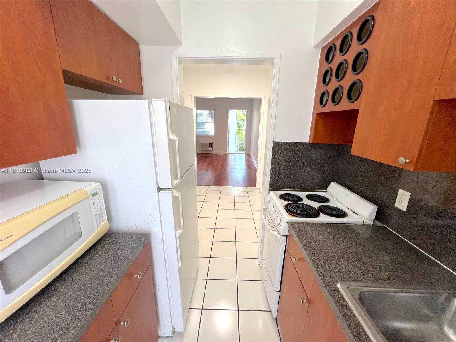 Small Image of 1235 EUCLID AV #14, Miami Beach Number 5