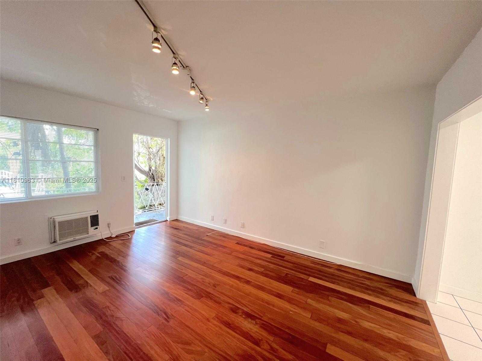 Small Image of 1235 EUCLID AV #14, Miami Beach Number 8